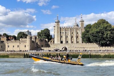 Speedboat 'Ultimate Tower Blast' from Tower Millennium Pier - 40 minutes - Passing the Tower of London: iconic skyline views with motion