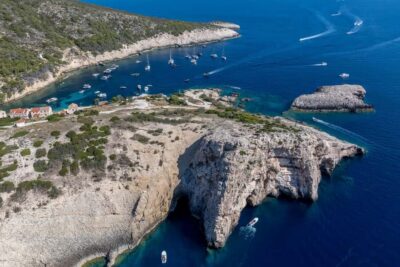 Split: Blue Cave & Hvar Small-Group Speedboat Tour - Biševo and the Blue Cave: what the light looks like in real life