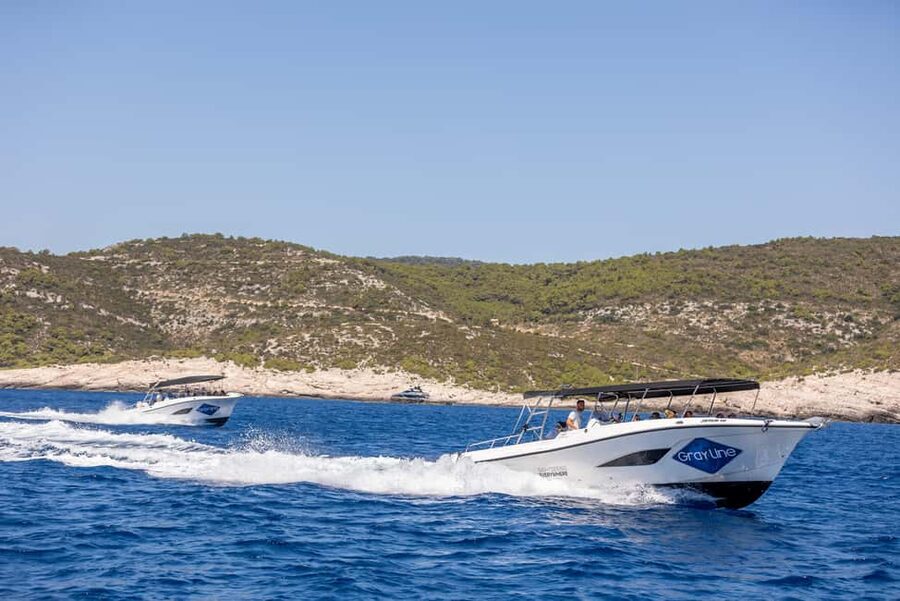 Split: Blue Cave & Hvar Small-Group Speedboat Tour - Cruising the Pakleni Islands on the way back to Hvar