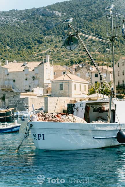 Split/Podstrana: Blue Cave, Hvar & 6 Islands Speedboat Trip - Hvar Town with a Fortress Walk: Two Hours That Go Quickly