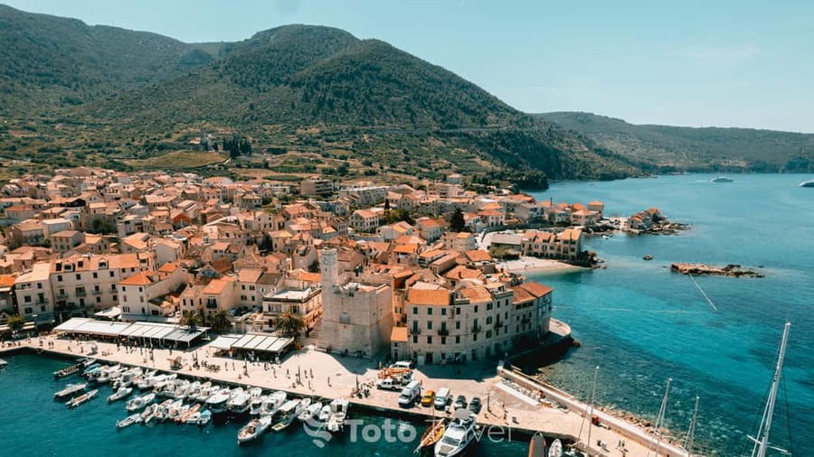 Split/Podstrana: Blue Cave, Hvar & 6 Islands Speedboat Trip - Milna on Brac and the Poolside Beach Bar Finish