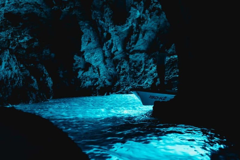 Split/Podstrana: Blue Cave, Hvar & 6 Islands Speedboat Trip - Meeting Up in Split and the First Transfer: Getting to Biševo Fast