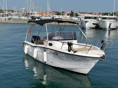 Split: Private Blue Lagoon 3 islands with speed boat - Split to Trogir: UNESCO town time without the travel stress