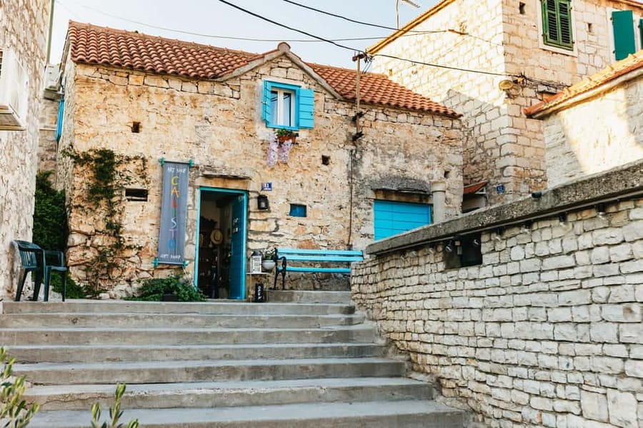 Split/Trogir: Blue lagoon and 3 islands speedboat tour - Stop 1: Trogir old town in UNESCO mode, but in 50 minutes