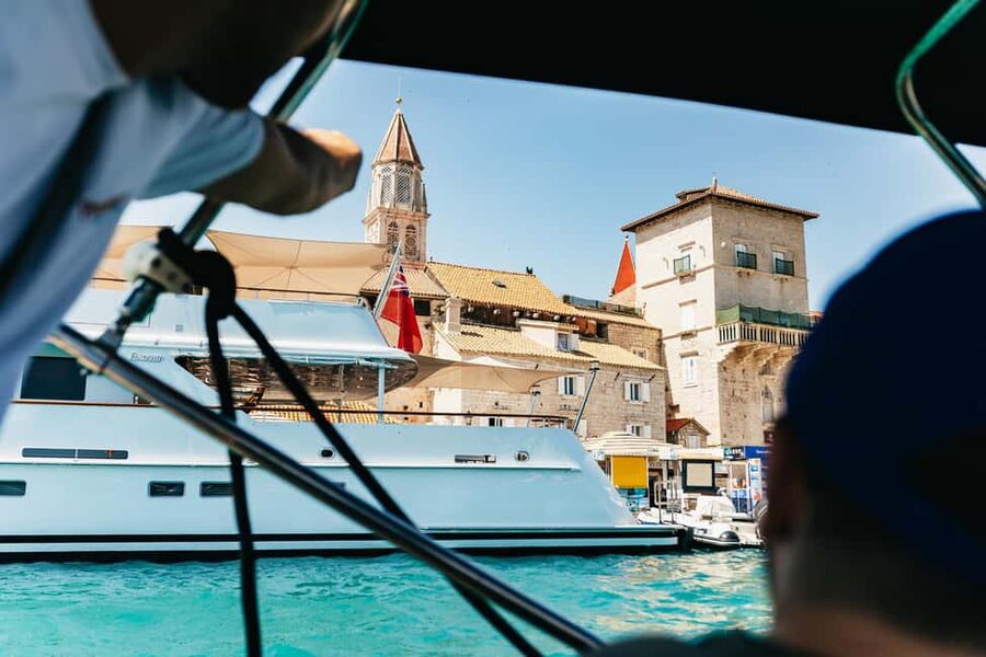 Split/Trogir: Blue lagoon and 3 islands speedboat tour - Stop 3: Maslinica village for a calmer finish (and souvenir time)