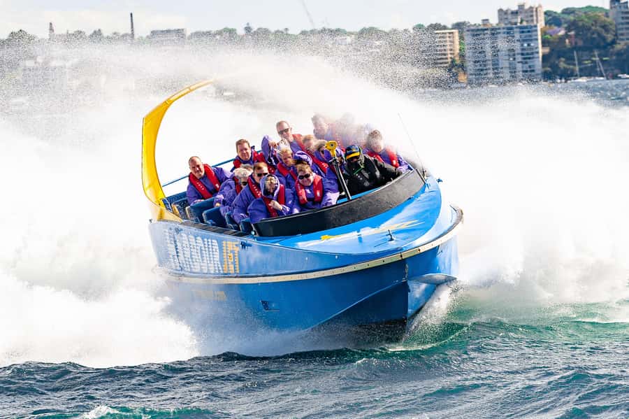 Sydney: 30-Minute Jet Boat Ride from Darling Harbour - The skipper’s moves: why the spins and braking make it special