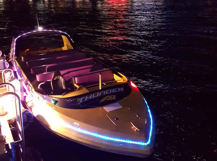 Sydney Harbour: 30 Minute Slow Jet Boat Vivid Cruise - How the 30-minute cruise fits a Vivid night