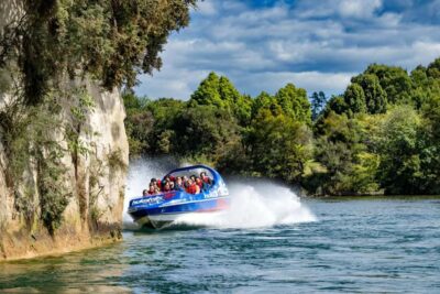 Taupō: Huka Falls 30-Minute Jet Boat Experience - The 30-minute run: how the thrill fills the time