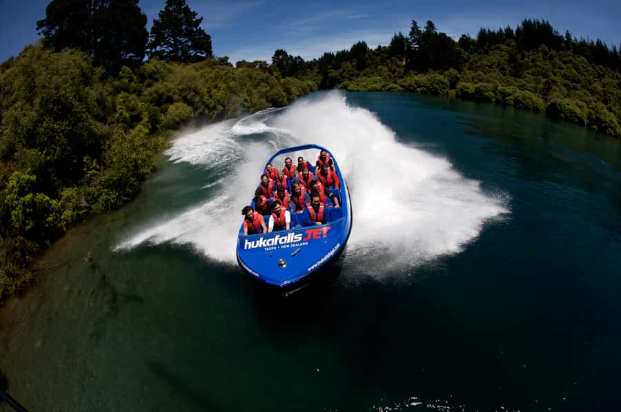 Taupō: Huka Falls 30-Minute Jet Boat Experience - Expect 80 km/h energy and 360° spins (with heated handrails)