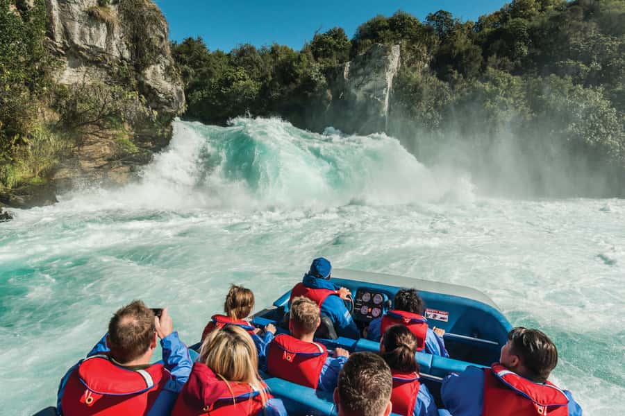 Taupō: Huka Falls 30-Minute Jet Boat Experience - The Waikato River segment: more than a straight shot