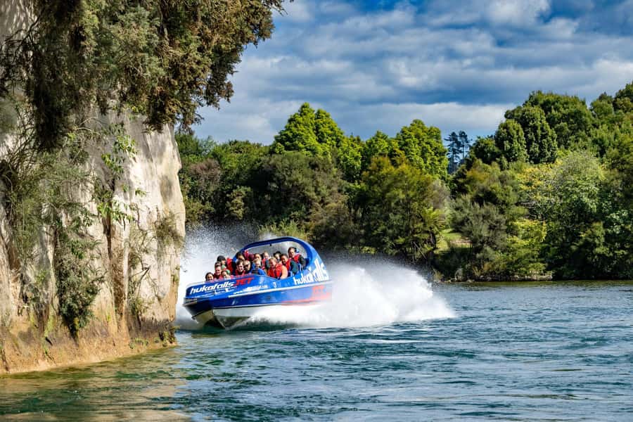 Taupō: Huka Falls 30-Minute Jet Boat Experience - The 30-minute run: how the thrill fills the time