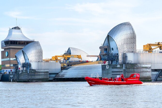 Thames High-Speed Zone Speedboat in London - Thames Barrier engineering and the return run at full pace