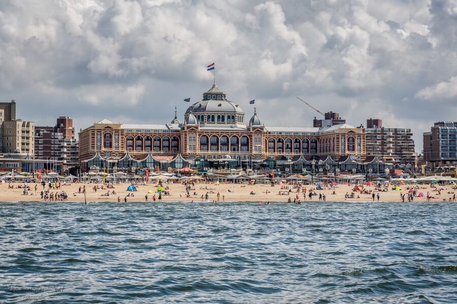 The Hague: Scheveningen Beach RIB Speedboat Tour - What to do about splashing, holding on, and fast photos