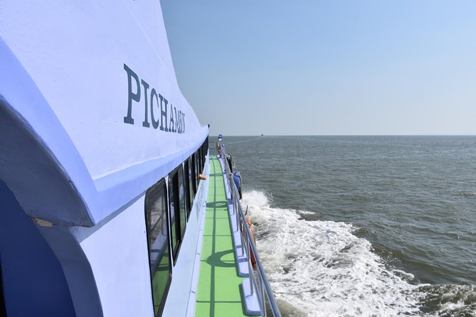 Travel from Krabi to Koh Phi Phi by Ferry/Speedboat - Boarding and seating: AC comfort vs. deck views