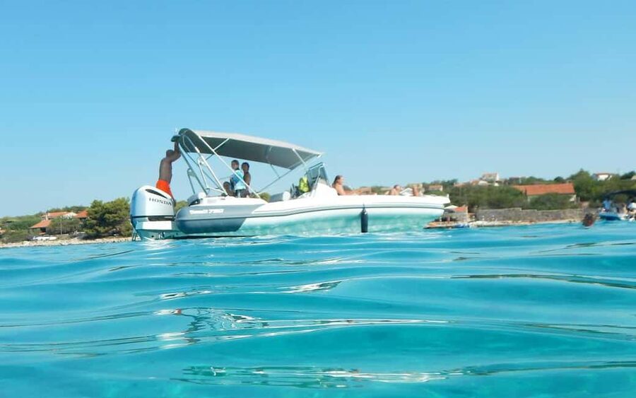 Trogir: White Lagoon, Maslinica & Blue Lagoon Speedboat Tour - Key reasons this tour works