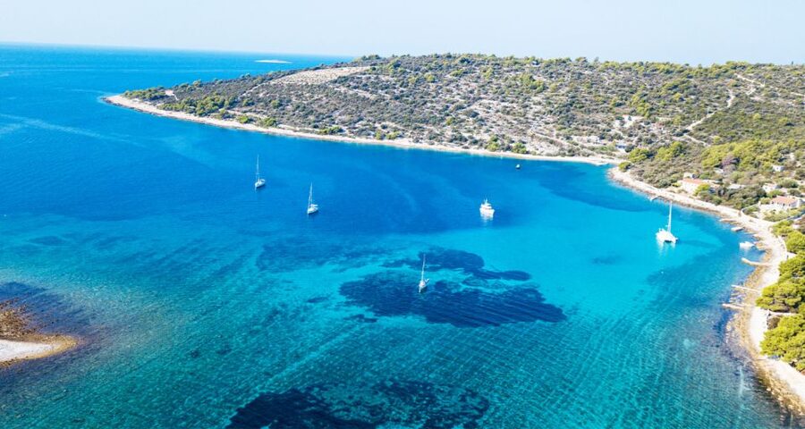 Trogir: White Lagoon, Maslinica & Blue Lagoon Speedboat Tour - English skipper help: why it matters more than you think