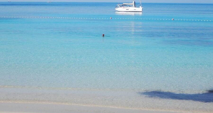 Trogir: White Lagoon, Maslinica & Blue Lagoon Speedboat Tour - First stop: Drvenik Mali and the White Lagoon beach you’ll want to repeat