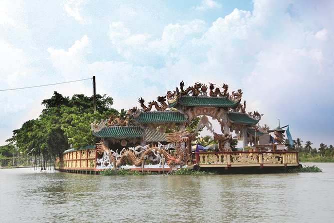 VIP Tour in Dragon Floating Temple sightseeing by SpeedBoat - Leaving Saigon Port: Boat Views of the Bridge and Waterfront