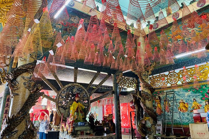 VIP Tour in Dragon Floating Temple sightseeing by SpeedBoat - Weather Notes: Umbrella Season and Light-Jacket Months