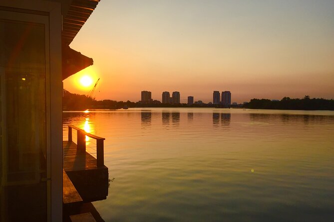 VIP Tour in Saigon: Romantic Sunset Cocktail by SpeedBoat - Cocktails and deck time: what’s included (and what’s not)