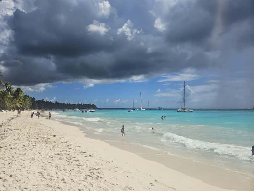 VIP tour to Saona Island by speedboat with a visit to paradise beaches - VIP drinks and food: where the value really shows