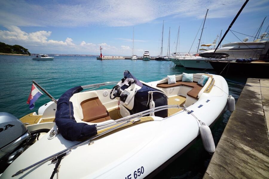 Zadar: Guided Speedboat Tour with Food, Oil & Wine Tasting - The Speedboat Reality Check: Comfort, Safety, and Choppy Water