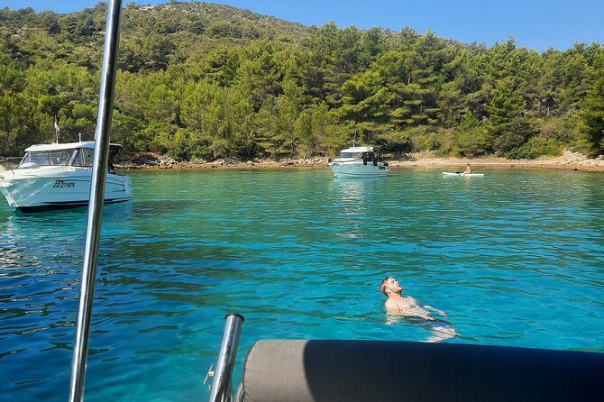Zadar: Island Luxury Speedboat Tour with Snorkeling - Guides and Captain Energy: Why Small Groups Matter