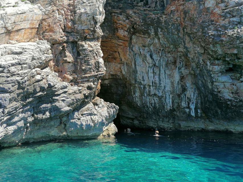 Zadar: Sakarun Bay, Golubinka Cave & Veli Žal Speedboat Tour - Golubinka Cave snorkeling: light-filled color and tricky conditions