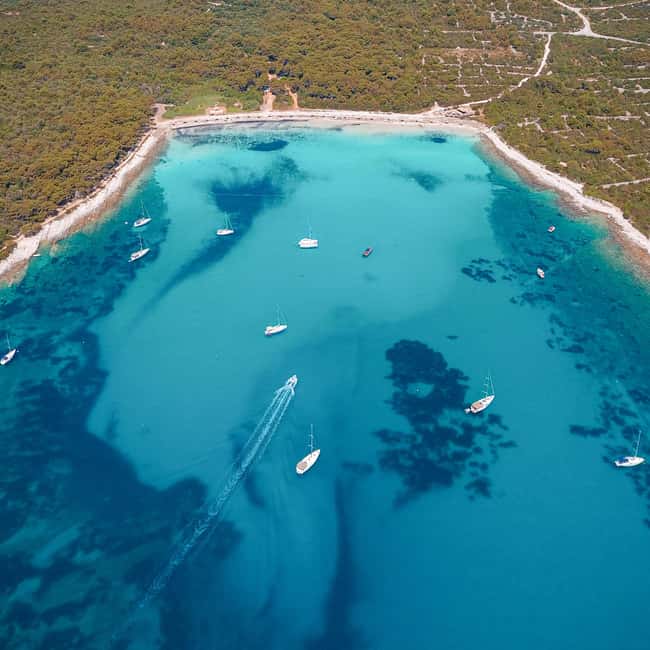 Zadar: Sakarun Beach & Dugi Island Speedboat Tour w/Diving - Božava Lunch: Family Food, Choice Options, and a Timing Reality Check