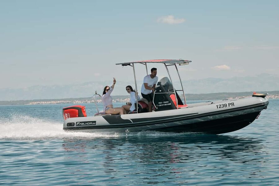 Zadar: Speedboat Tour with Snorkeling & Fruit All Inclusive - Stop 1: Ošljak island for photos and a long swim break