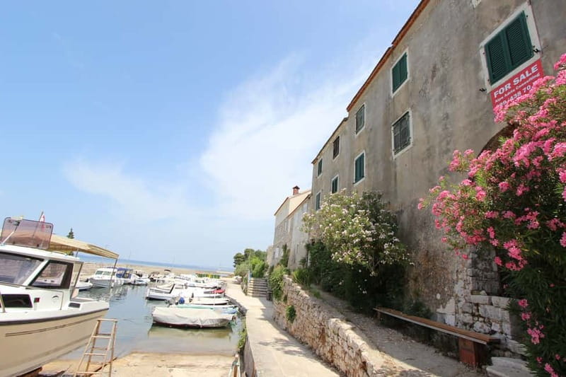 Zadar: Ugljan and Preko Islands SpeedBoat Tour —with Drinks - Preko on Ugljan (75 minutes): village walks with real breathing room